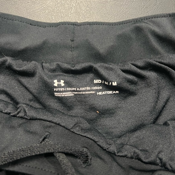 Under Armour 5” Running Shorts Heatgear - Picture 2 of 3
